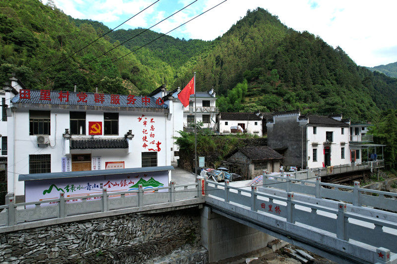 休宁县汪村镇：青山活水绘就绝美画卷
