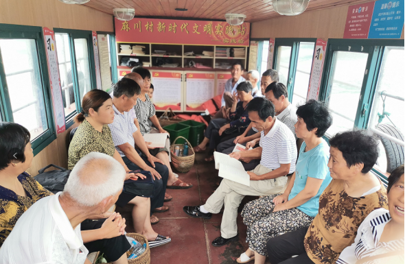 黄山区龙门乡：流动党课上船头 老党员有了新课堂