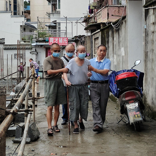 祁门县祁山镇：“倾情服务”保障“忐忑群众”愉快接种 