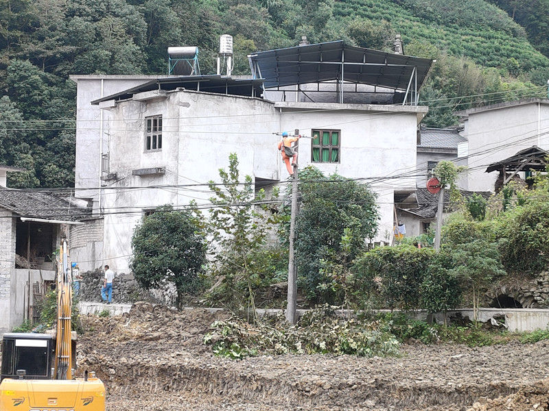 歙县坑口乡阳坑村:三线整治  助力美丽乡村建设
