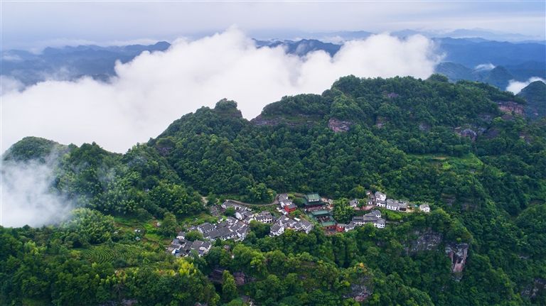 白云生处有人家