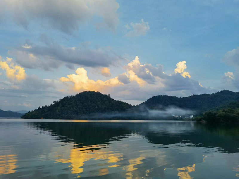 歙县霞坑镇：满目碧绿一城蓝 云淡水清皆是景