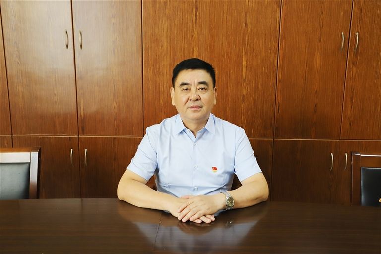 紧扣“科创+” 深耕产业链 ——访市经济和信息化局党组书记、局长冯学祥