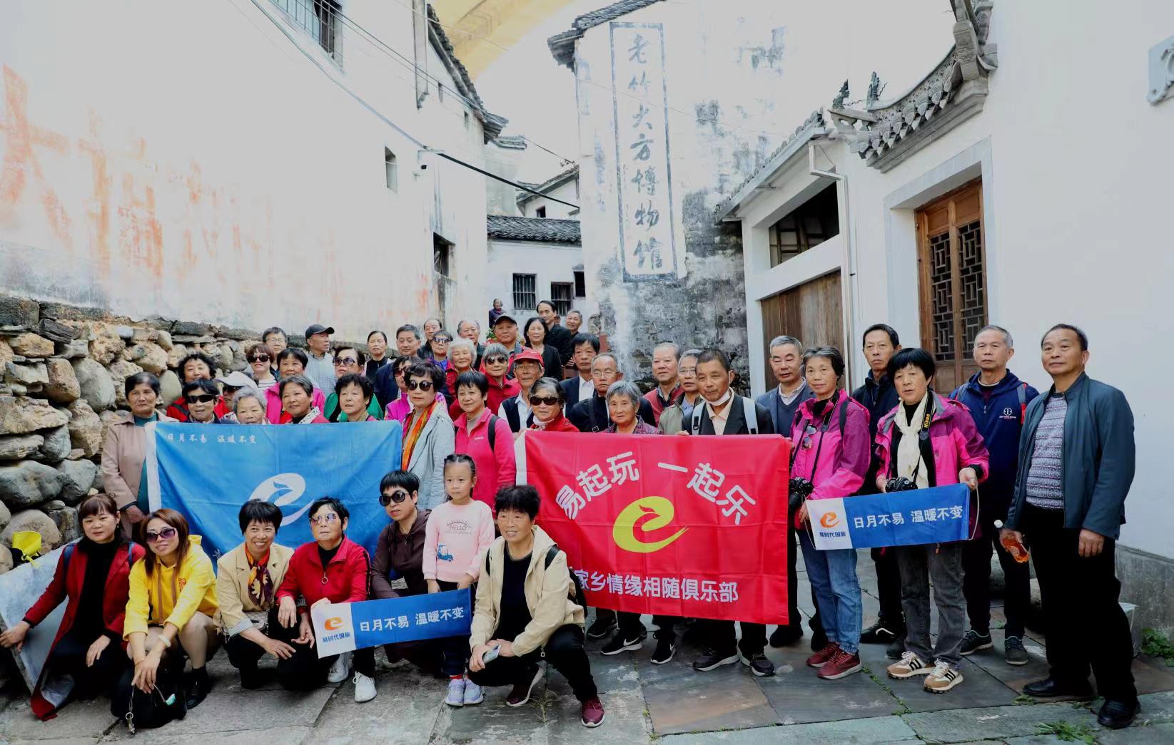 歙县：乡村秋色迎来客