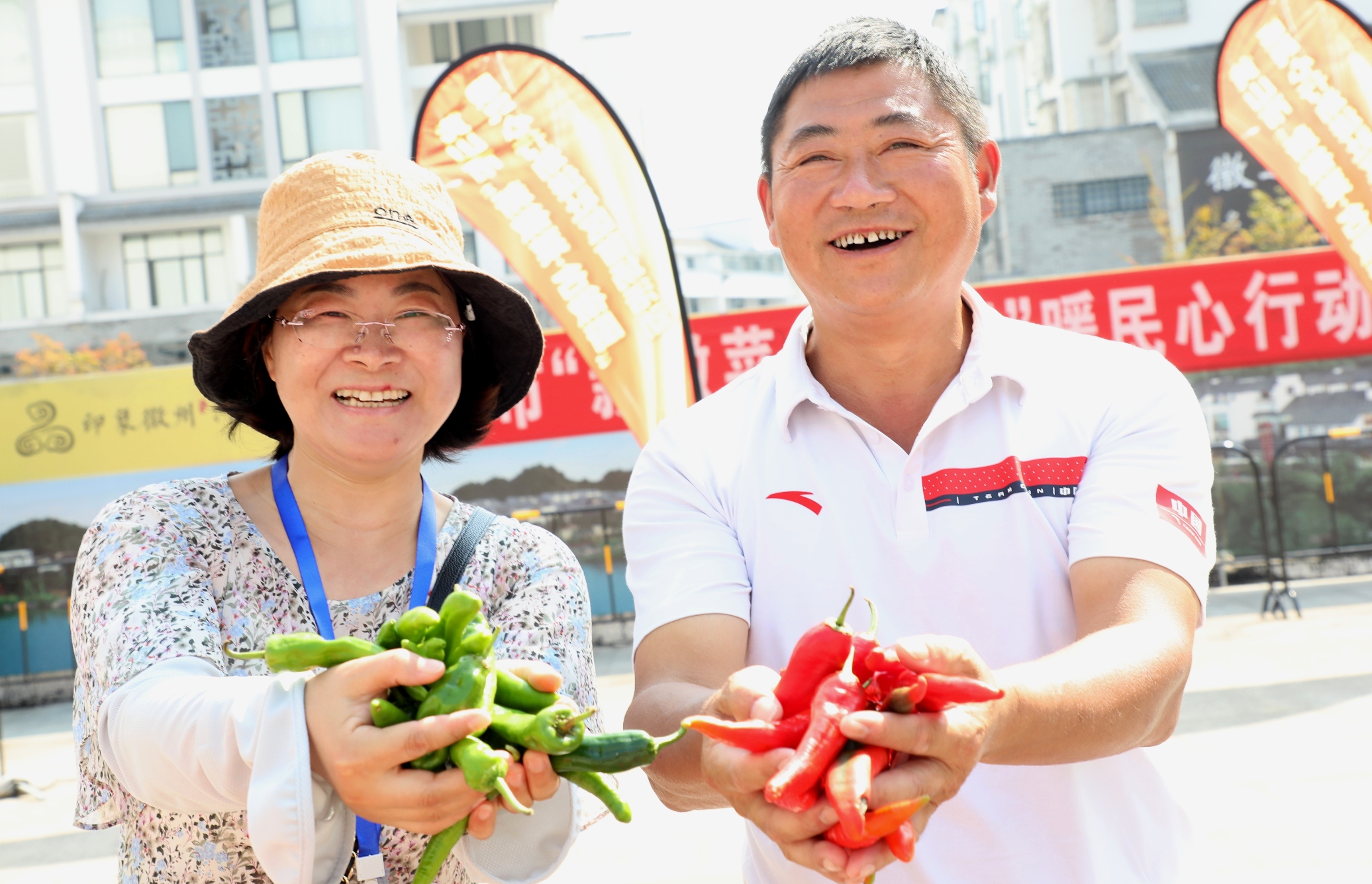 歙县：国庆假日有口福 名厨做菜百姓尝