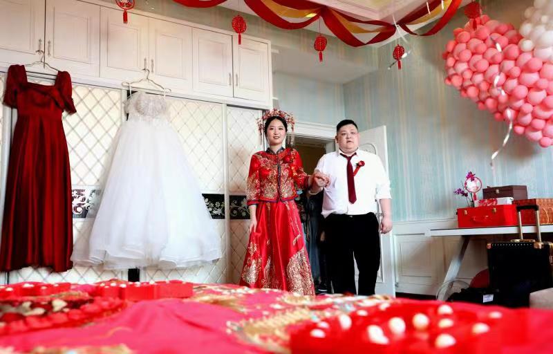 歙县一白衣天使：五一守沪 十一完婚