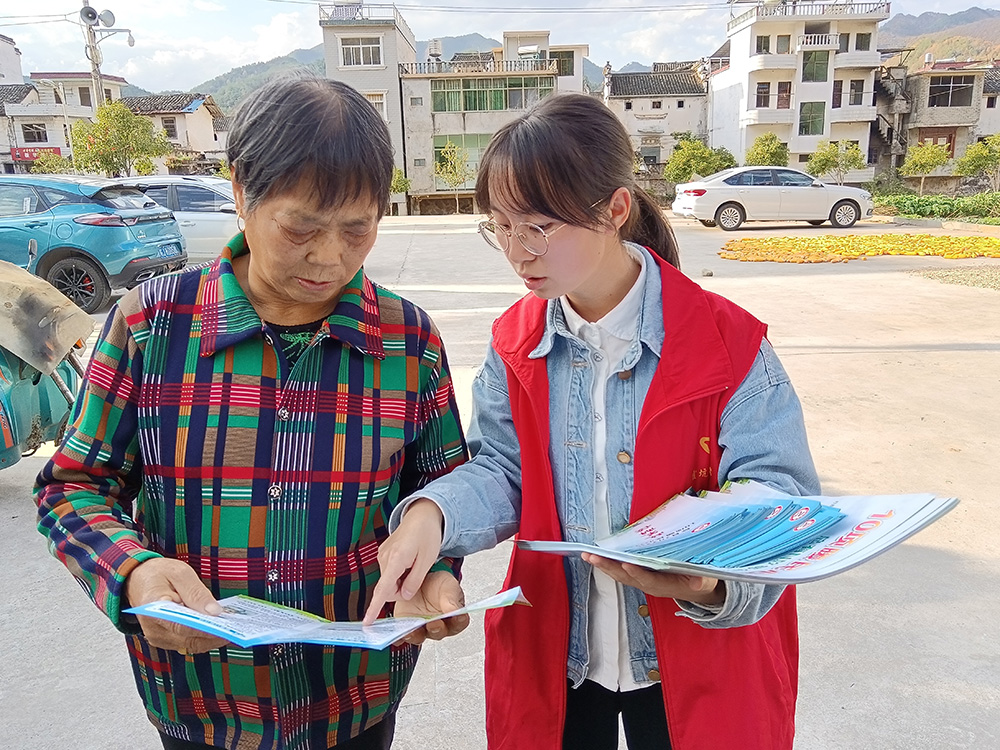 歙县霞坑镇：多举措助推暖民心行动 “开花结果”
