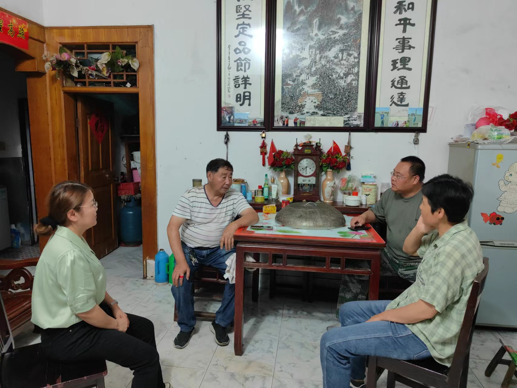 歙县徽城镇：三聚焦让实事暖民心