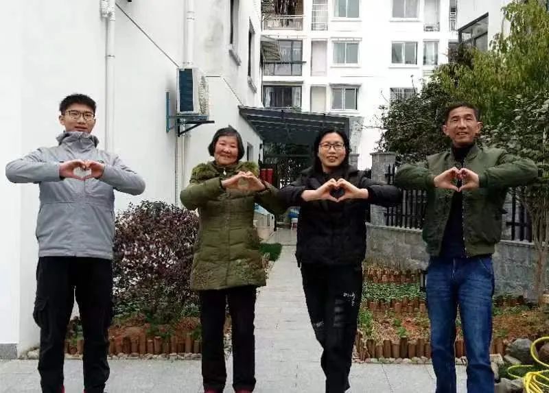 王旭家庭：孝悌传家久 诗书继世长