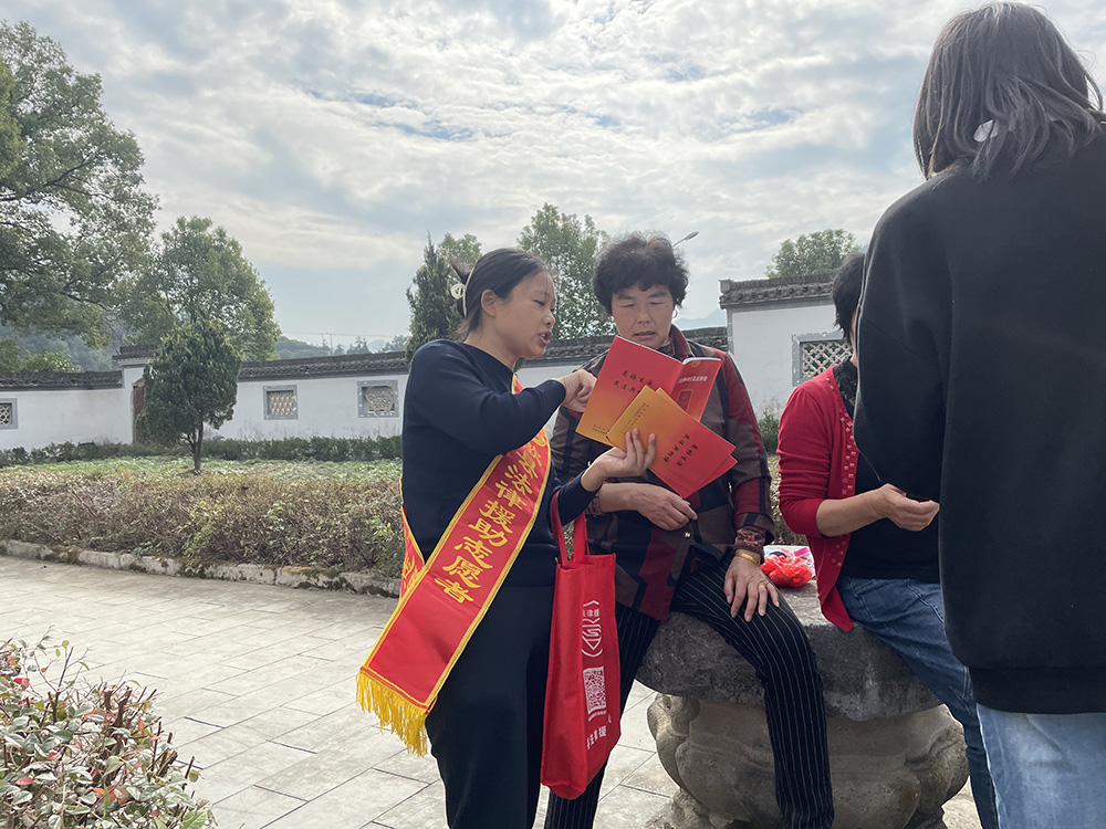 歙县坑口司法所：“新徽菜.名徽厨”暖民心行动，法治宣传送大餐