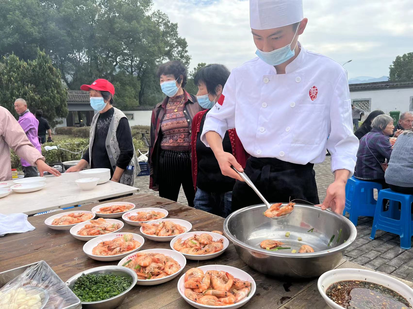 歙县瀹潭村：“新徽菜·名徽厨”暖民心行动 