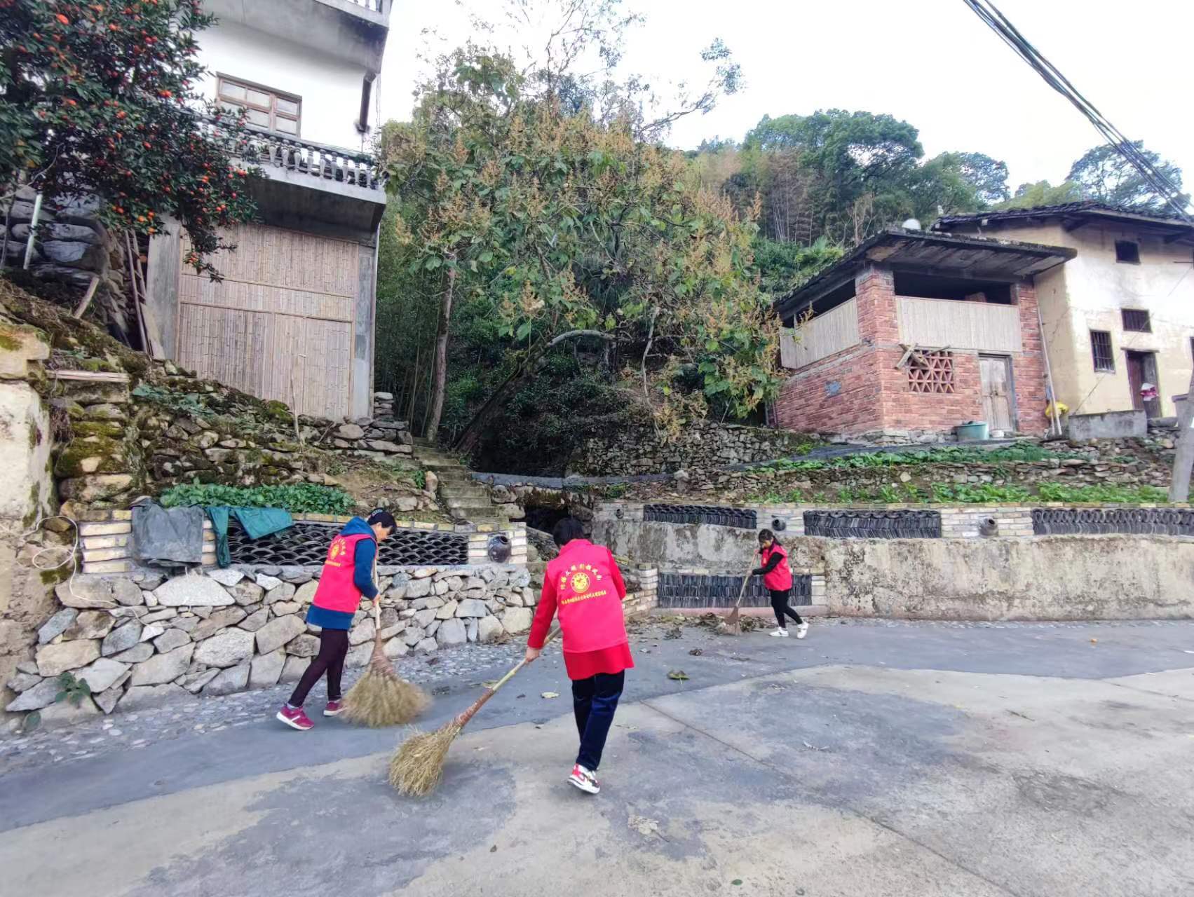 歙县街口镇：巾帼心向党  比学干做不须眉