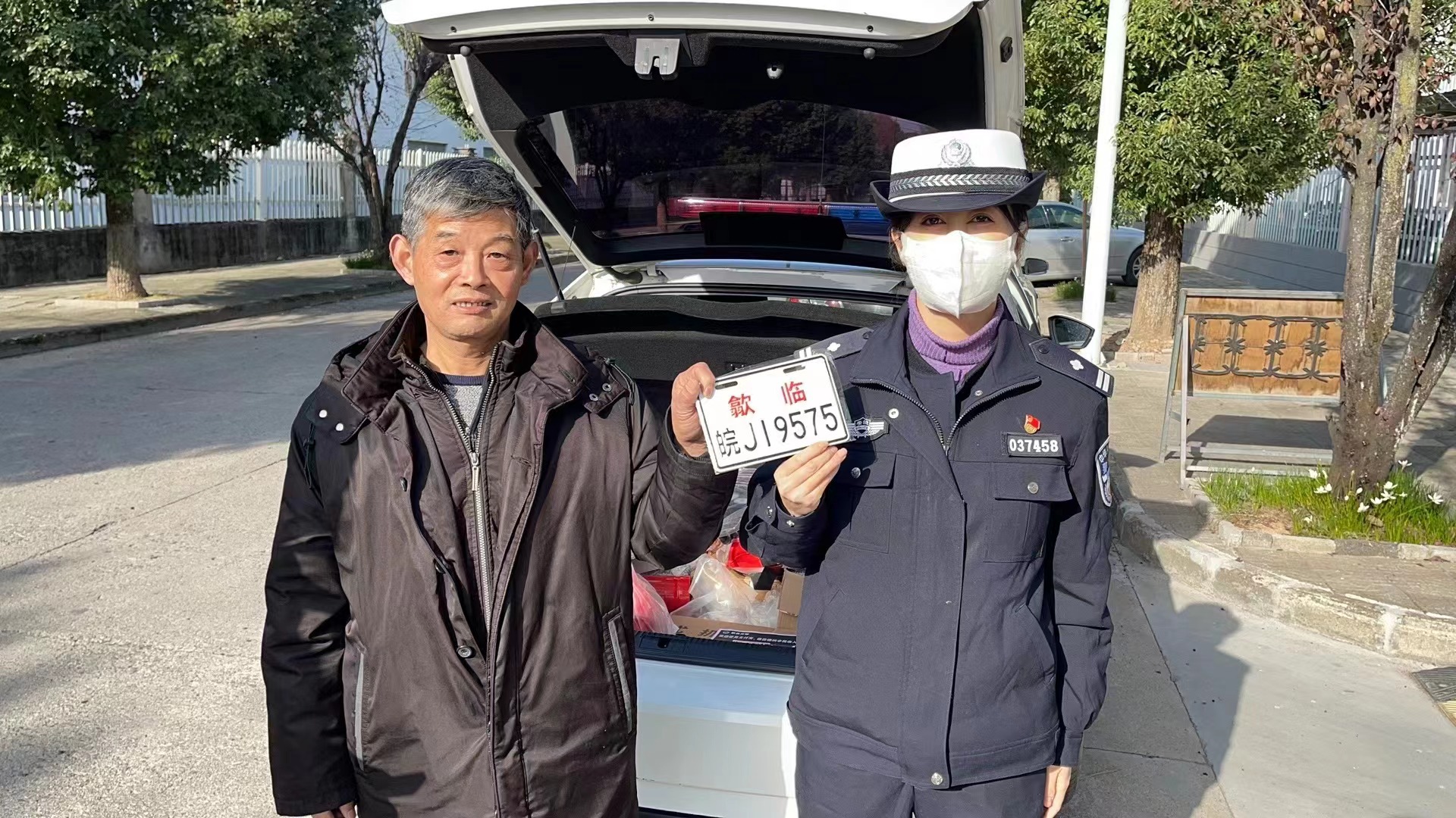 歙县经开区：上牌进企业，服务“零距离”  