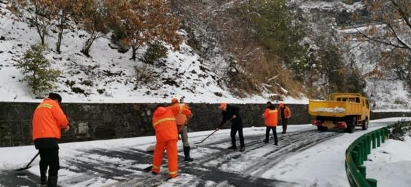 以雪为令，市公路中心祁门分中心快速“出战”保畅通