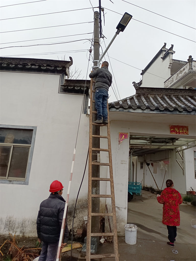 休宁县海阳镇：200盏路灯照亮幸福路