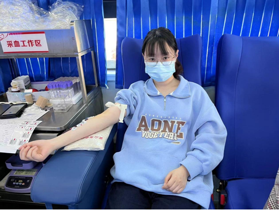 休宁经开区：义务献血 巾帼不让须眉