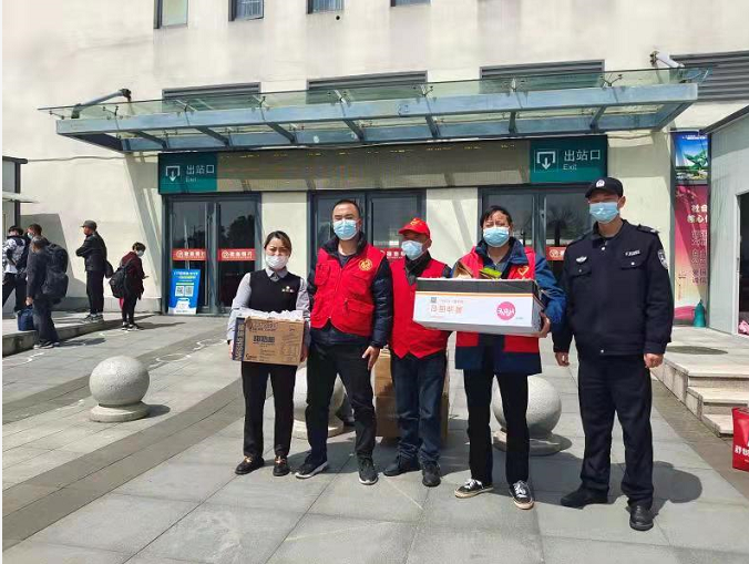 小举动 大温暖 爱心企业德克士为高铁防疫志愿者免费送餐