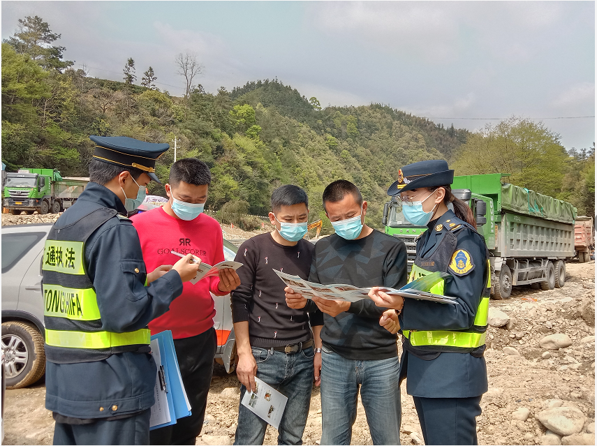 安全护航办实事 茶园飘香采茶忙 