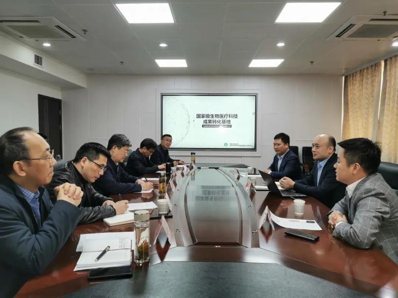 孙勇与暴超峰一行举行工作会谈