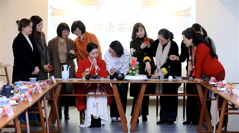 庆“三八”话发展