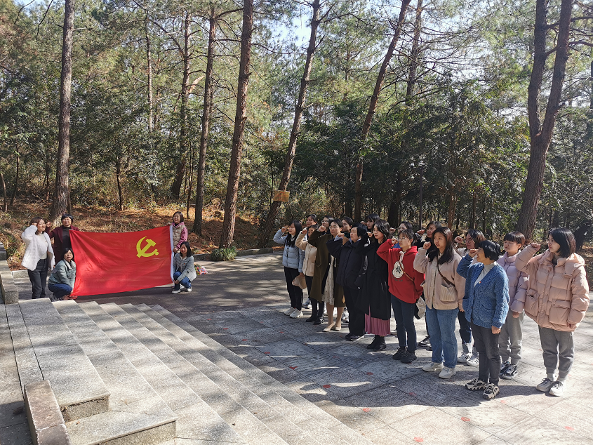 庆“三˙八”：忆峥嵘岁月  展巾帼风采