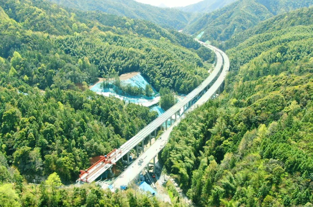 池祁高速石台至祁门段主线贯通