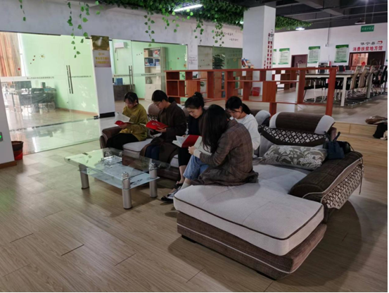 书香满园 企业党建活动室开展读书日活动