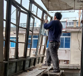 水心亭社区：阳台附属物破损存隐患 社区多方协调解民忧