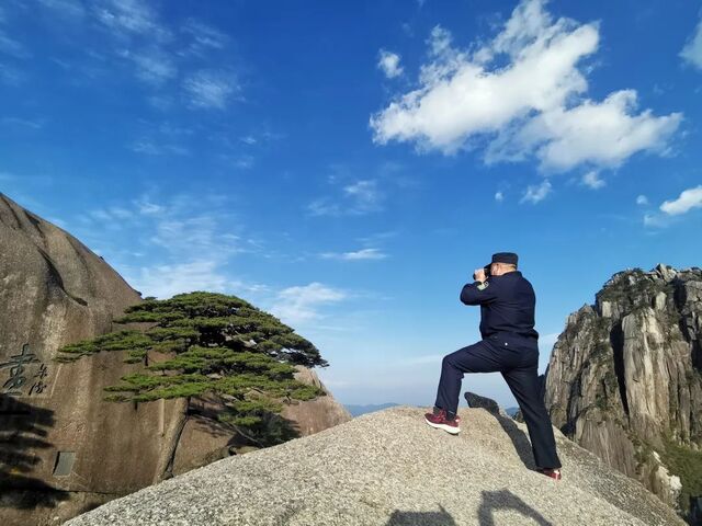 黄山上的守松人：那山那松那人