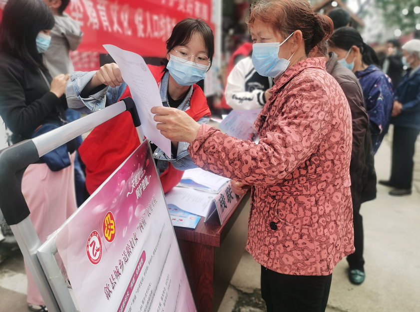 歙县霞坑镇开展减灾救灾知识宣传活动 