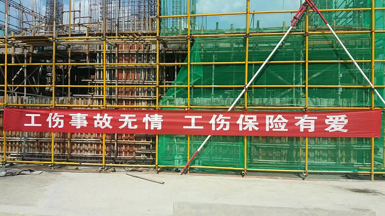 祁门：开展工伤保险政策宣传 筑牢建筑职工安全防线