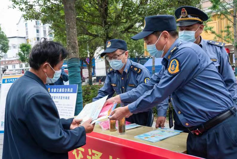 ​祁门：开展“路政宣传月”“民法典宣传”街头宣传活动
