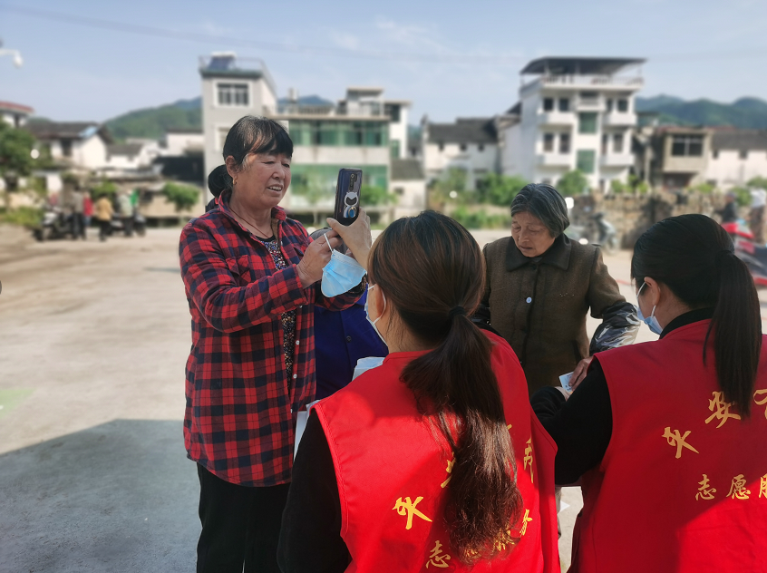 歙县霞坑镇：防诈宣传在行动