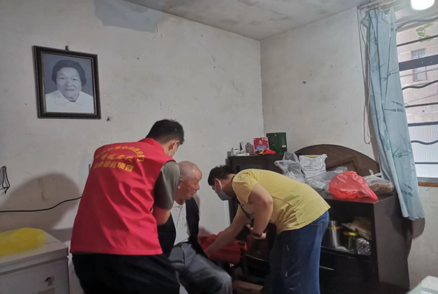屯溪区昱东退役军人服务站开展“情系老兵，真诚服务”活动