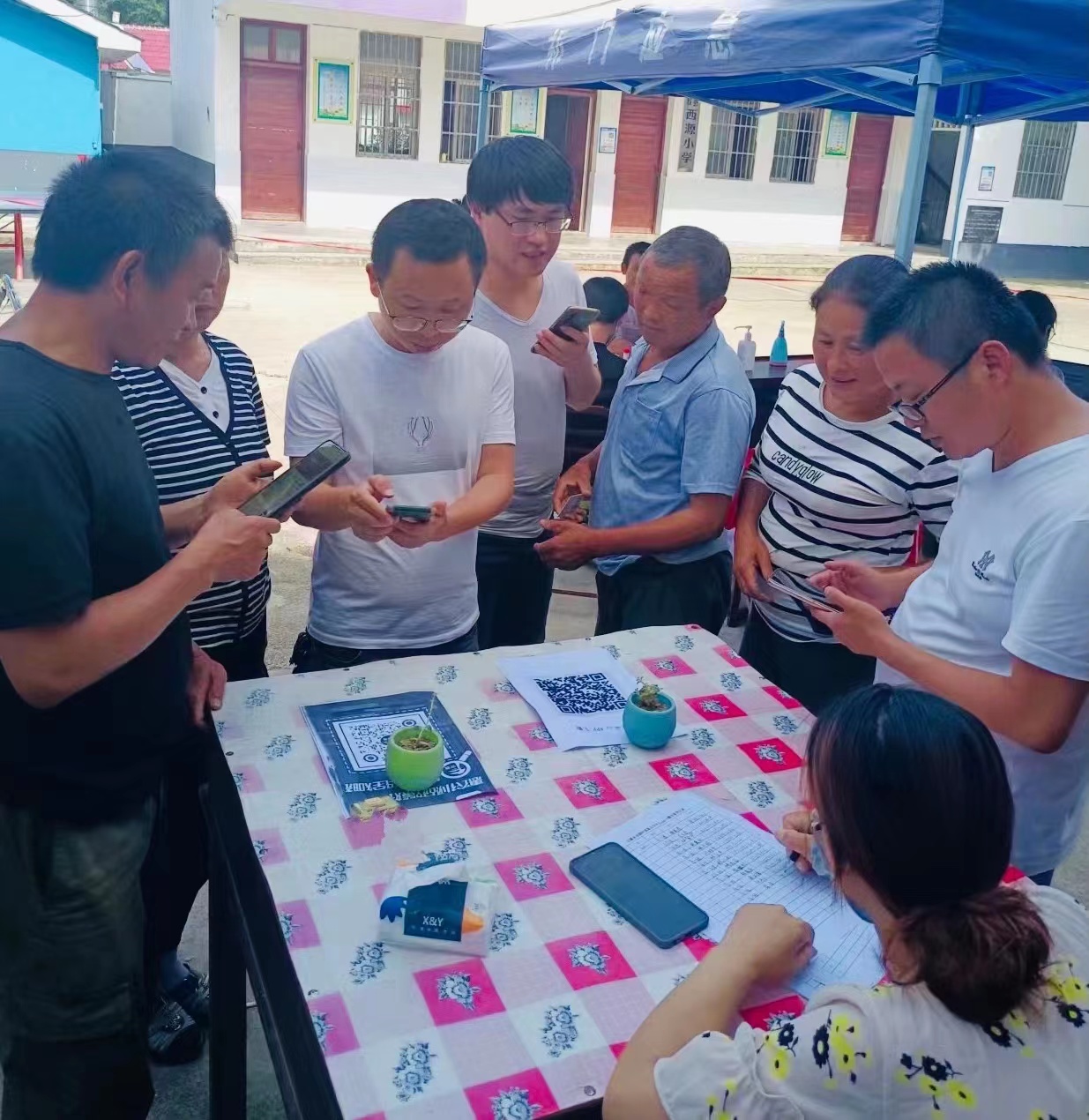 祁门古溪乡：八仙桌化身“反诈桌”