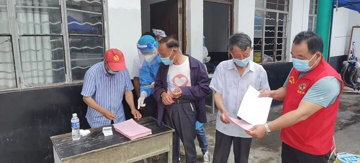 歙县王村镇：敲门入户讲反诈 暖心举措护养老