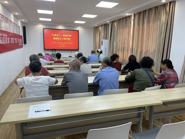 屯溪区水心亭社区：开展“关爱老人 爱眼护眼”健康知识讲座