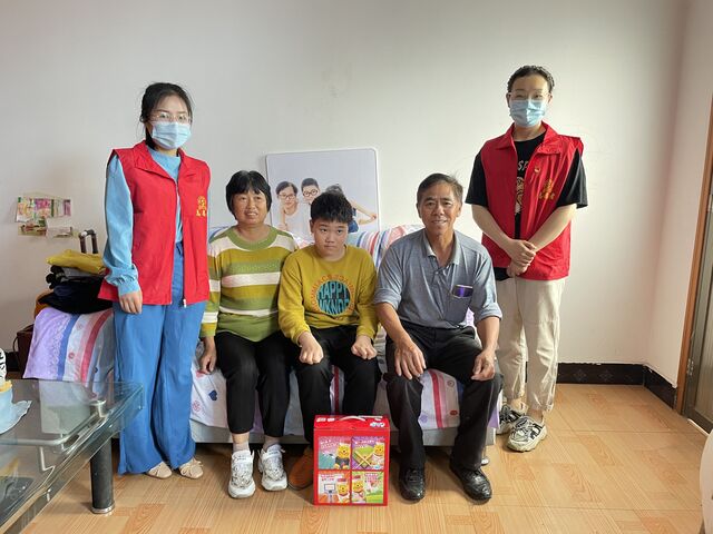 休宁县：商山小学关爱留守儿童