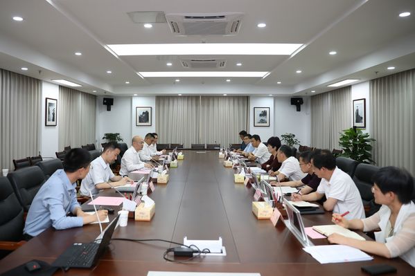 凌云与庄勇卢维兴洪清华等举行工作会谈