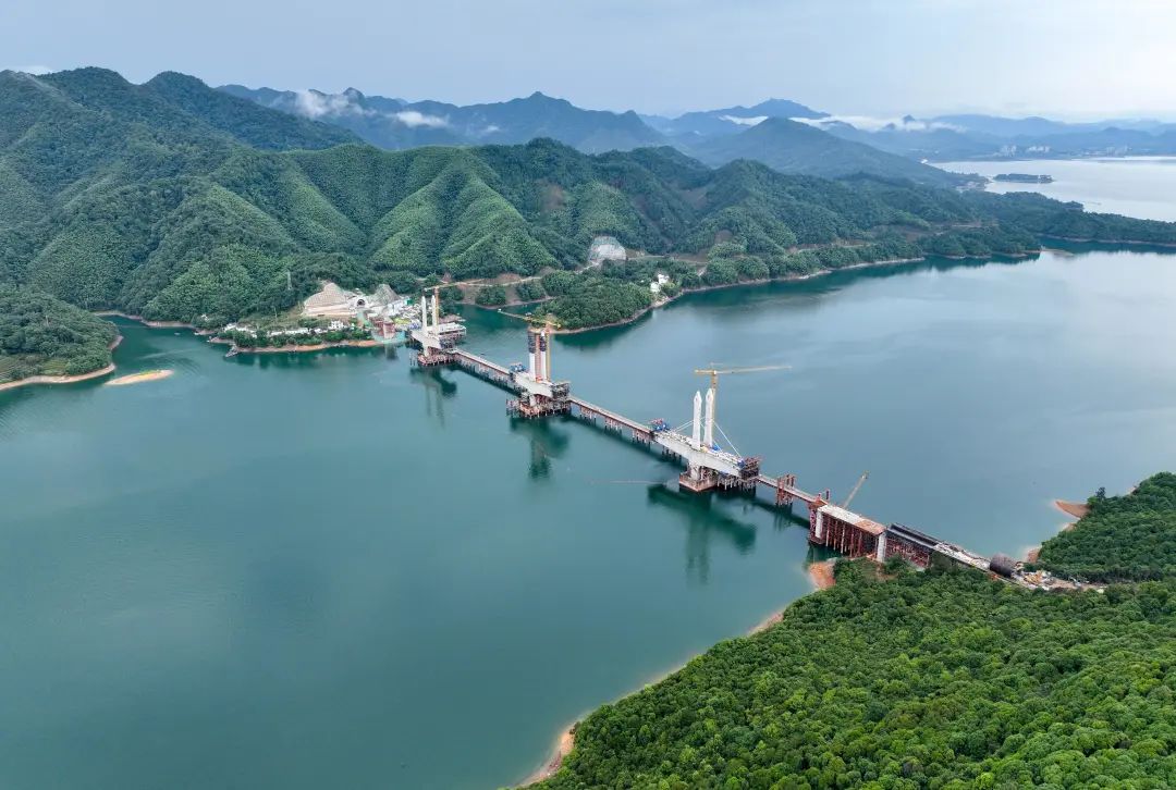 池黄高铁太平湖特大桥全部封顶！年底合龙！