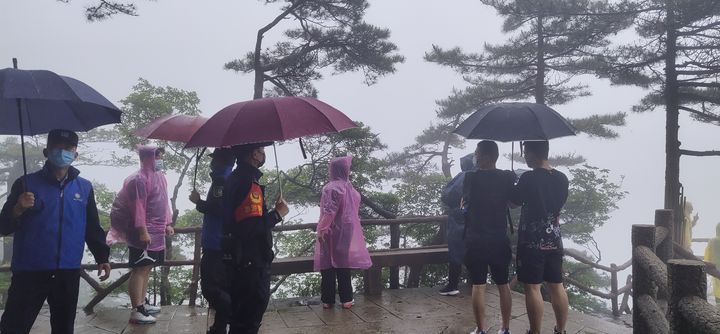 黄山风景区公安局积极防汛保平安