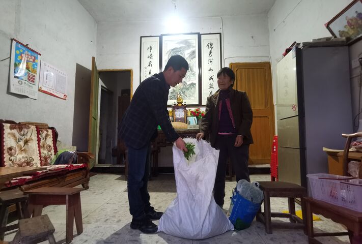 歙县昌溪乡：驻村夜访解民忧