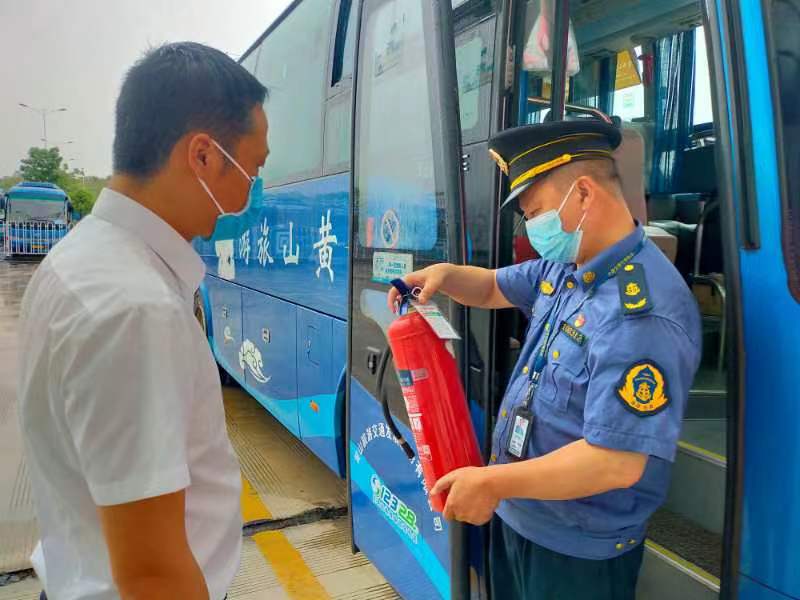 休宁县：又到高考倒计时  接送车辆再检查