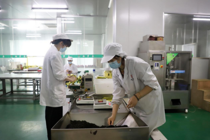 休宁县：复工复产加速度 开足马力保订单