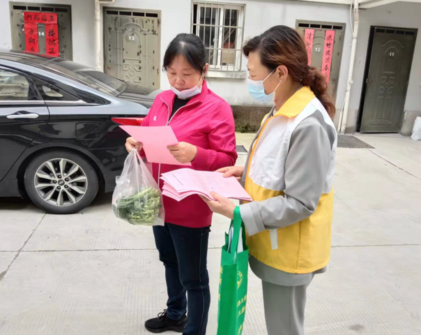 屯溪区阜上社区：开展食安城市创建宣传活动
