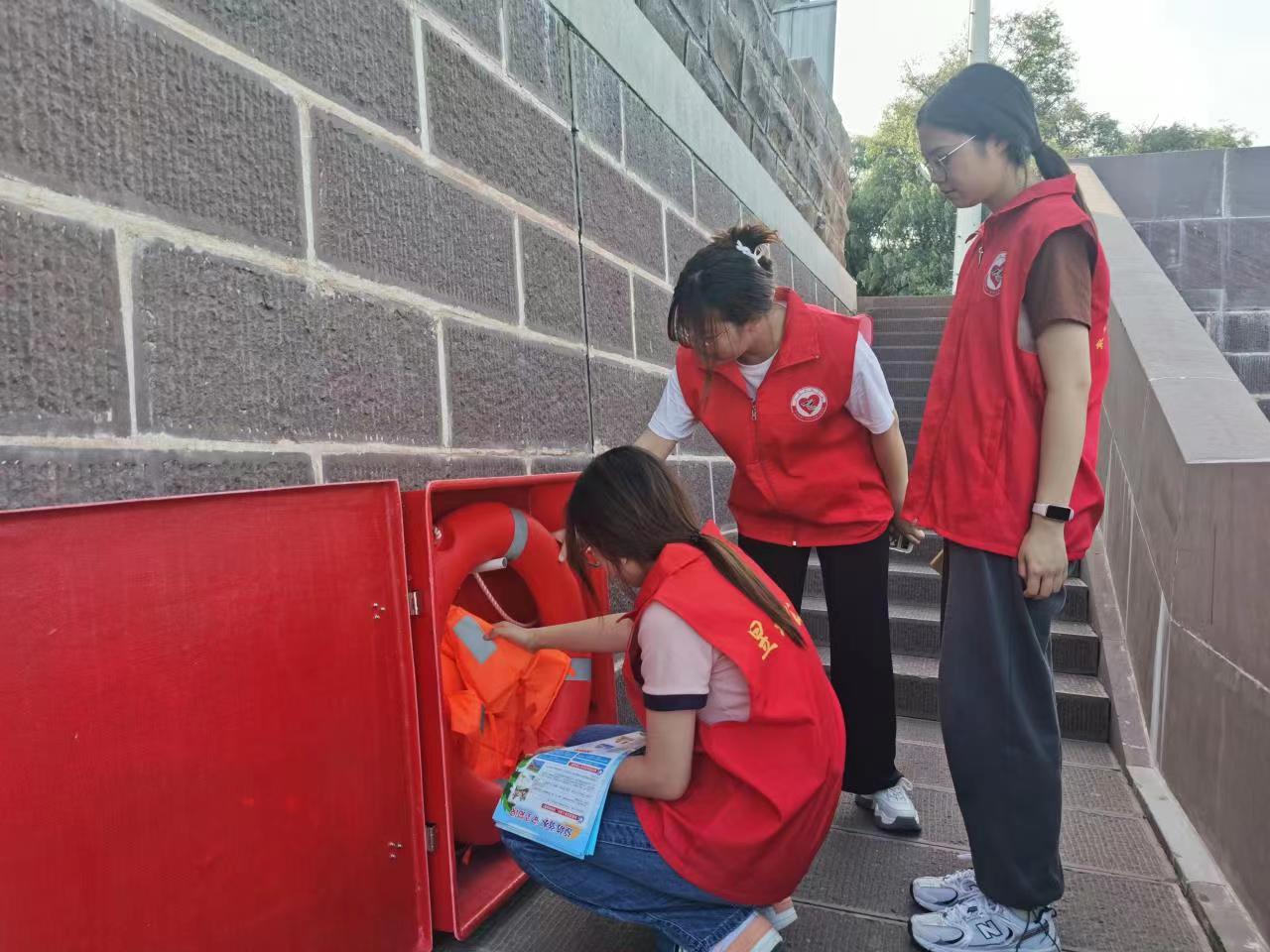 屯溪区昱西街道戴震路社区：“志愿红”筑牢防溺水“安全网”