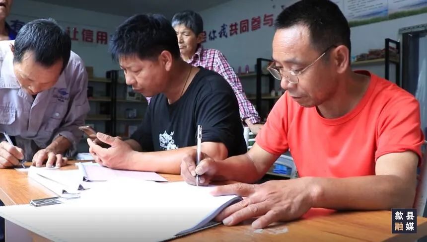 歙縣生態(tài)美超市兌出文明新風(fēng)尚