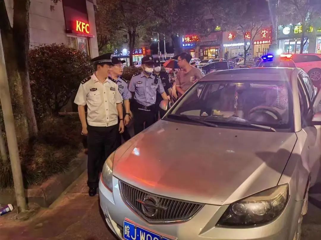 伍春宏副市长到屯溪督导夏夜治安巡查宣防集中统一行动工作