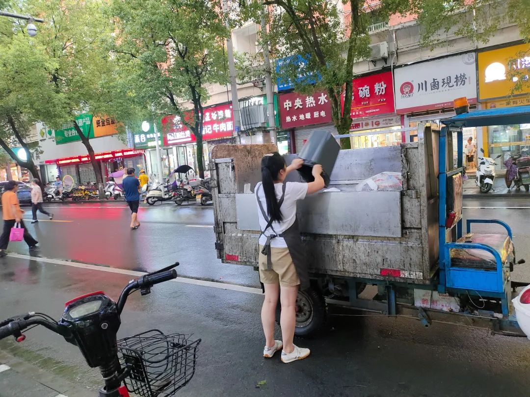【创城在行动】“摇铃”收垃圾 环境更优美
