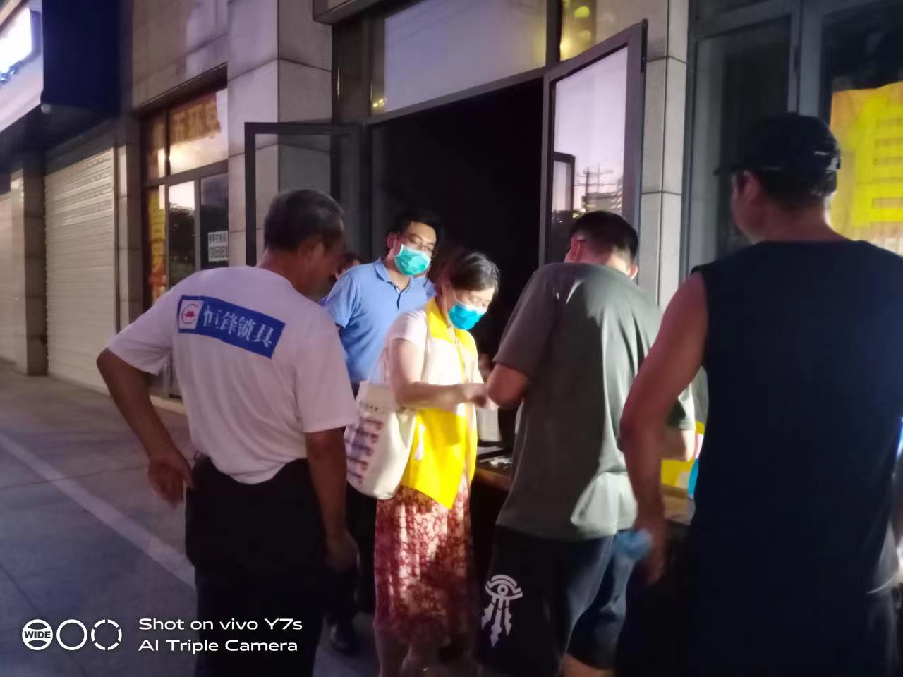 屯溪区水心亭社区：开展创建国家食品安全示范城市宣传暨有奖签名承诺活动